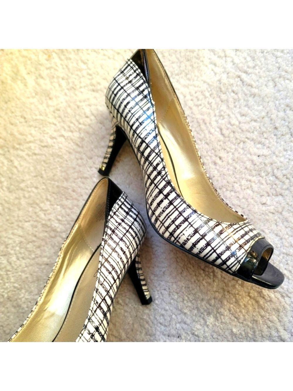 Bandolino Women's Patent Black and White Peep-Toe Pumps Size 7.5 M - Picture 7 of 9